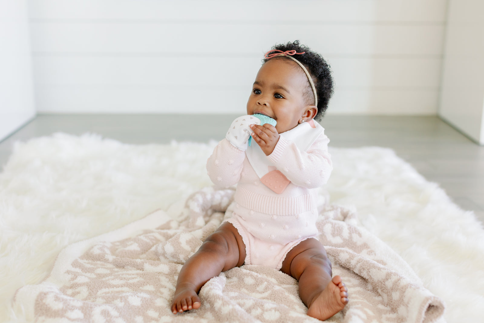 Lars & Lola Teething Mitt - Confetti